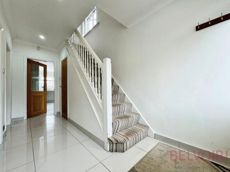 4 bedroom Detached house to let in Newlyn Drive, Wollaton, Nottingham, NG8