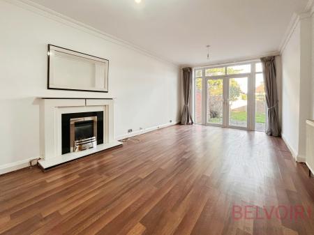 4 bedroom Detached house to let in Newlyn Drive, Wollaton, Nottingham, NG8