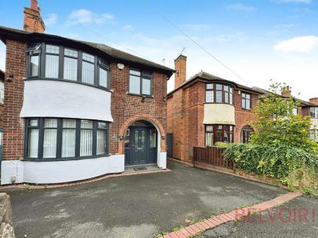 4 bedroom Detached house to let in Newlyn Drive, Wollaton, Nottingham, NG8