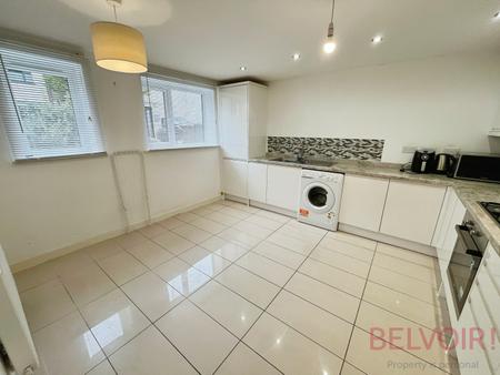 4 bedroom Semi-detached house to let in Dob Park Close, Basford, Nottingham, NG6