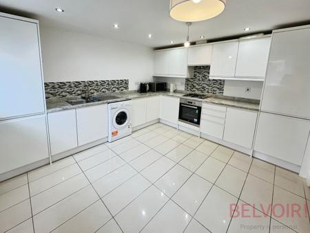 4 bedroom Semi-detached house to let in Dob Park Close, Basford, Nottingham, NG6
