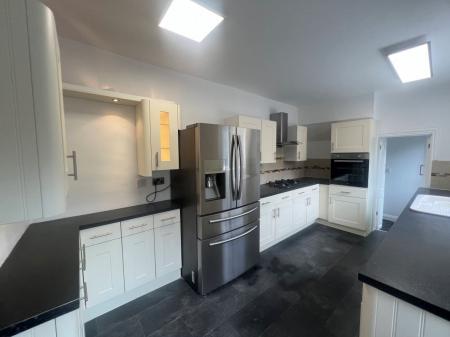 3 bedroom End of terrace house to let in Bloxwich Road, Bloxwich, Walsall, WS3