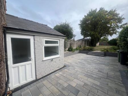 3 bedroom End of terrace house to let in Bloxwich Road, Bloxwich, Walsall, WS3