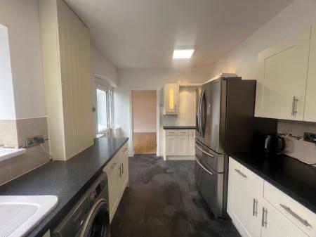 3 bedroom End of terrace house to let in Bloxwich Road, Bloxwich, Walsall, WS3