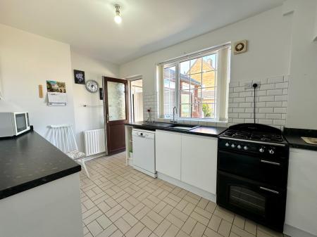 3 bedroom Semi-detached house for sale in Drake Road, Bloxwich, Walsall, WS3