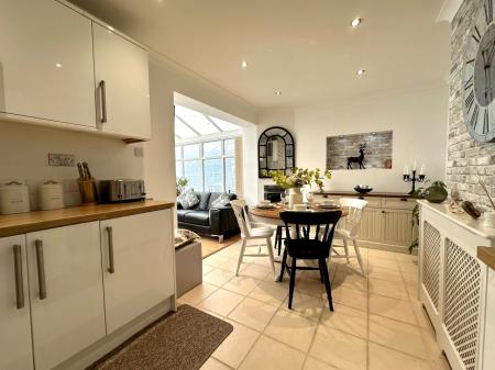 3 bedroom Semi-detached house for sale in Drake Road, Bloxwich, Walsall, WS3