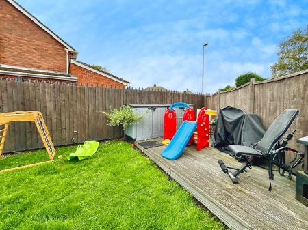 3 bedroom Semi-detached house for sale in Meadow Brook, Shelfield, Walsall, WS4