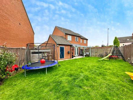 3 bedroom Semi-detached house for sale in Meadow Brook, Shelfield, Walsall, WS4