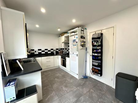 3 bedroom Semi-detached house for sale in Meadow Brook, Shelfield, Walsall, WS4