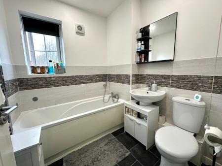 3 bedroom Semi-detached house for sale in Meadow Brook, Shelfield, Walsall, WS4