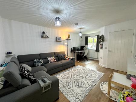 3 bedroom Semi-detached house for sale in Meadow Brook, Shelfield, Walsall, WS4