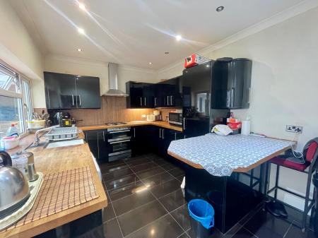 5 bedroom Semi-detached house for sale in Park Road West, Wolverhampton, WV1
