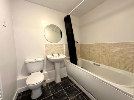 2 bedroom Apartment for sale in Squires Grove, New Invention, Willenhall, WV12