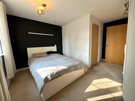 2 bedroom Apartment for sale in Squires Grove, New Invention, Willenhall, WV12