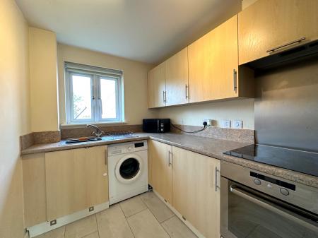 2 bedroom Apartment for sale in Squires Grove, New Invention, Willenhall, WV12