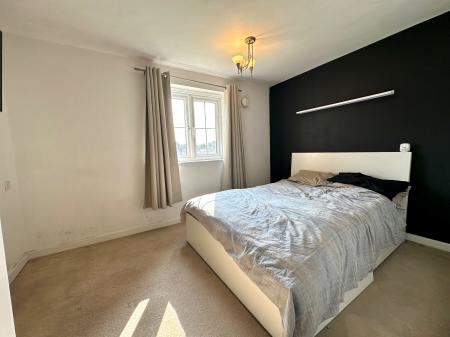 2 bedroom Apartment for sale in Squires Grove, New Invention, Willenhall, WV12