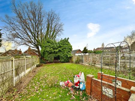 4 bedroom Semi-detached house for sale in Keats Road, Willenhall, WV12