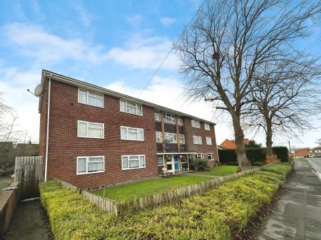 2 bedroom Flat for sale in Gorsey Lane, Great Wyrley, Walsall, WS6
