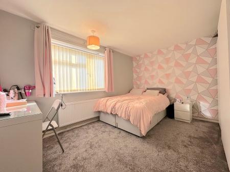 2 bedroom Flat for sale in Gorsey Lane, Great Wyrley, Walsall, WS6