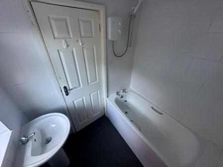 2 bedroom Terraced House to let in Essex Street, Walsall, WS2