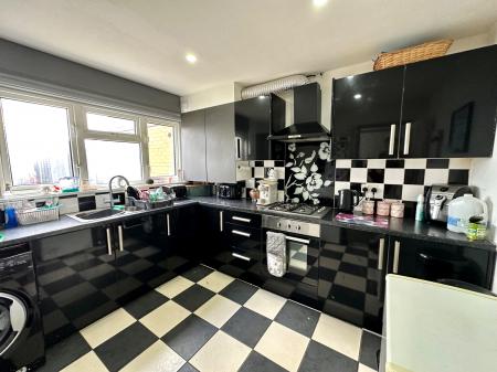 4 bedroom Terraced House for sale in Rowlands Close, Bentley, Walsall, WS2
