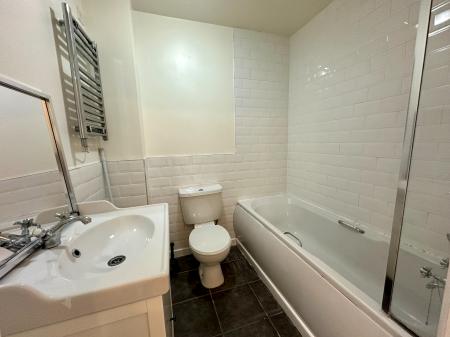 2 bedroom Apartment to let in Thornbury Road, Walsall, WS2