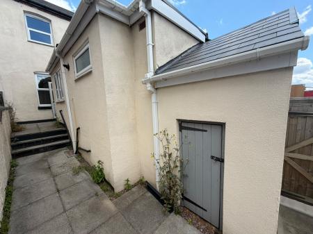 2 bedroom Terraced House to let in Bloxwich Road, Walsall, WS2