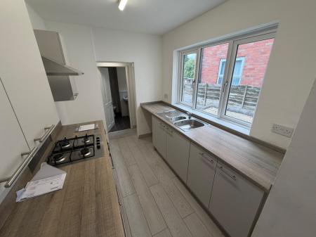 2 bedroom Terraced House to let in Bloxwich Road, Walsall, WS2