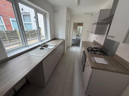 2 bedroom Terraced House to let in Bloxwich Road, Walsall, WS2