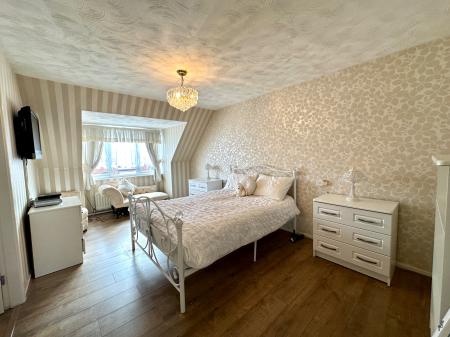 3 bedroom Semi-detached house for sale in Victoria Avenue, Bloxwich, Walsall, WS3