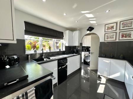 4 bedroom Detached house for sale in The Oaks, Bloxwich, Walsall, WS3