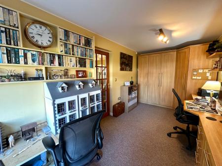 4 bedroom Detached house for sale in The Oaks, Bloxwich, Walsall, WS3