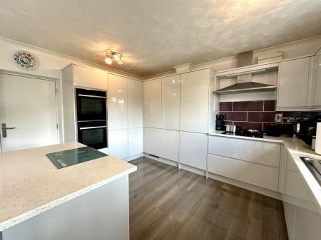 4 bedroom Detached house for sale in Beechwood Close, Bloxwich, Walsall, WS3