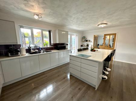 4 bedroom Detached house for sale in Beechwood Close, Bloxwich, Walsall, WS3