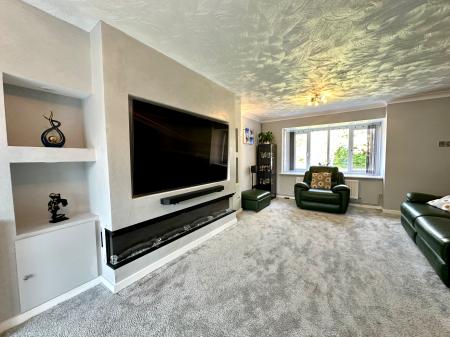 4 bedroom Detached house for sale in Beechwood Close, Bloxwich, Walsall, WS3