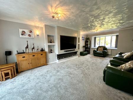 4 bedroom Detached house for sale in Beechwood Close, Bloxwich, Walsall, WS3