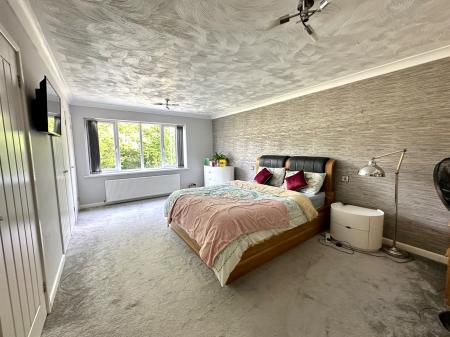 4 bedroom Detached house for sale in Beechwood Close, Bloxwich, Walsall, WS3