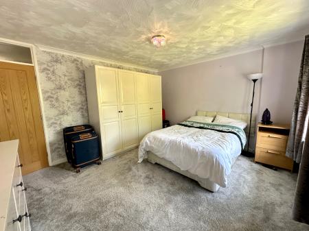 4 bedroom Detached house for sale in Beechwood Close, Bloxwich, Walsall, WS3