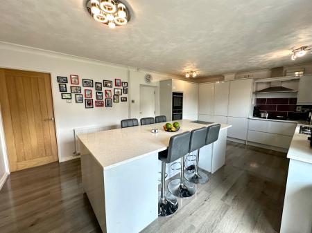 4 bedroom Detached house for sale in Beechwood Close, Bloxwich, Walsall, WS3