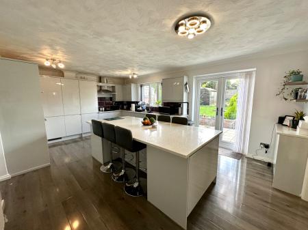 4 bedroom Detached house for sale in Beechwood Close, Bloxwich, Walsall, WS3