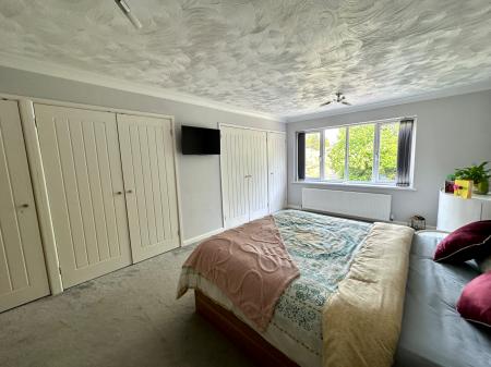 4 bedroom Detached house for sale in Beechwood Close, Bloxwich, Walsall, WS3