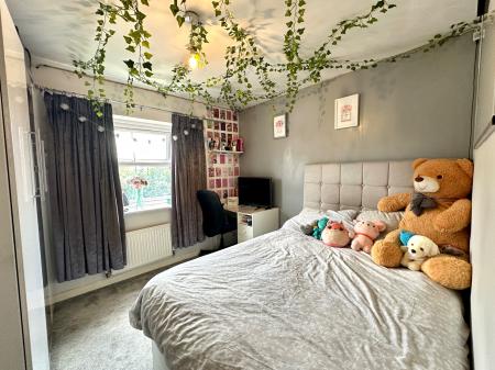 3 bedroom Semi-detached house for sale in Yorkshire Grove, Birchills, Walsall, WS2