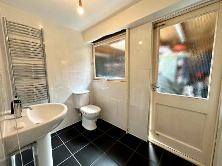 4 bedroom Semi-detached house for sale in Spinney Close, Pelsall, Walsall, WS3