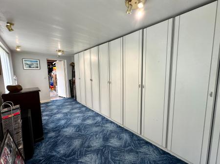 4 bedroom Semi-detached house for sale in Spinney Close, Pelsall, Walsall, WS3