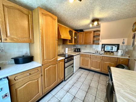 4 bedroom Semi-detached house for sale in Spinney Close, Pelsall, Walsall, WS3