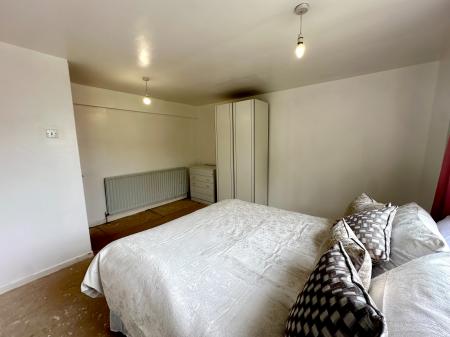 4 bedroom Semi-detached house for sale in Spinney Close, Pelsall, Walsall, WS3