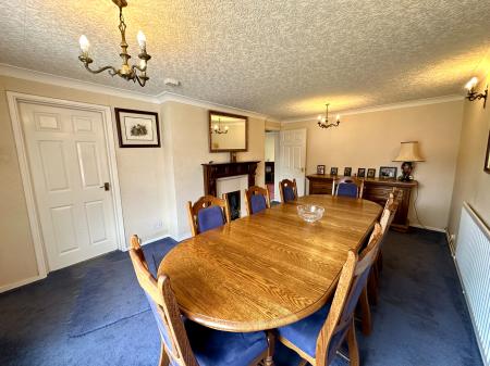 4 bedroom Semi-detached house for sale in Spinney Close, Pelsall, Walsall, WS3