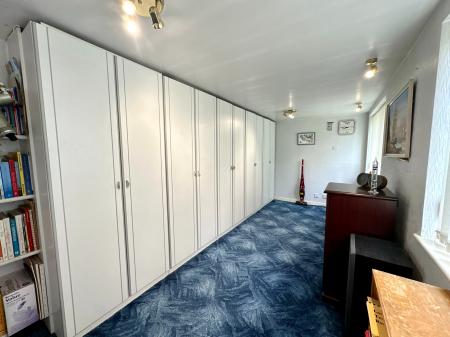4 bedroom Semi-detached house for sale in Spinney Close, Pelsall, Walsall, WS3
