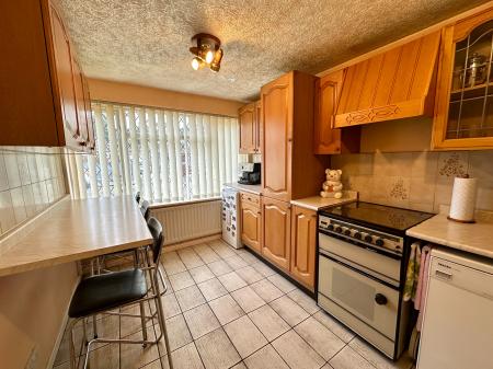 4 bedroom Semi-detached house for sale in Spinney Close, Pelsall, Walsall, WS3