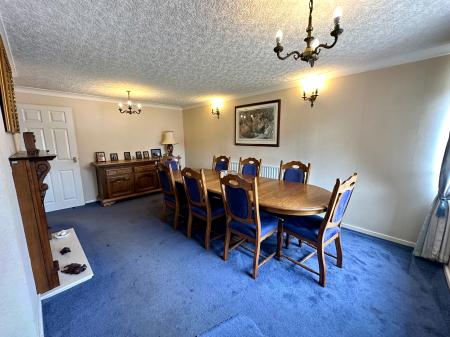 4 bedroom Semi-detached house for sale in Spinney Close, Pelsall, Walsall, WS3